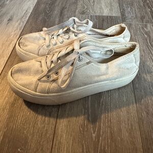 Used and well worn women’s casual sneakers, size 7